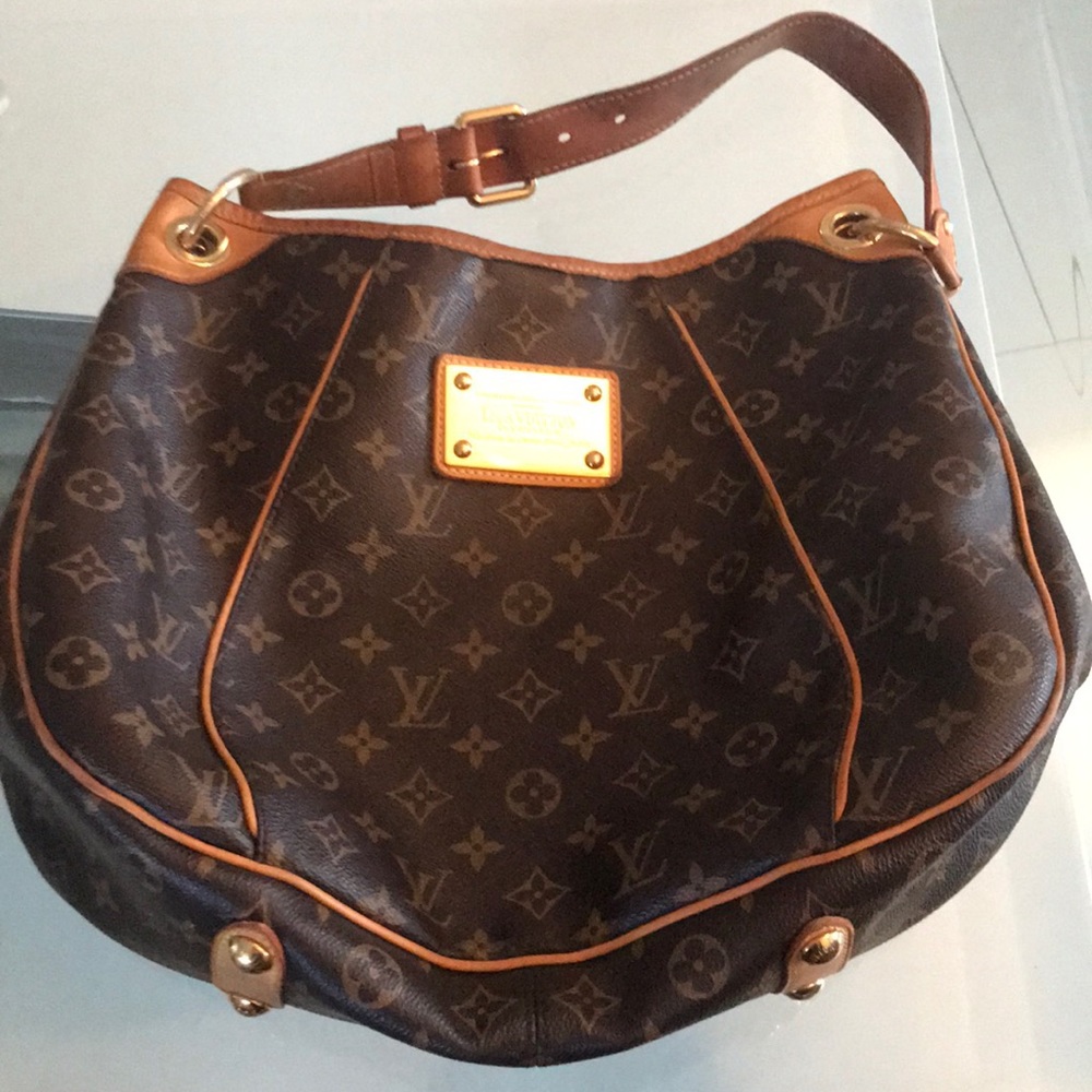 Authentic Louis Vuitton handbag Inventeur